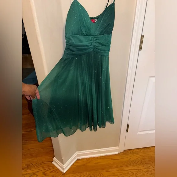 Cute little glitter emerald green dress - Picture 4 of 5